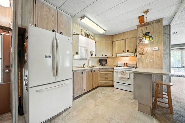 3220 Santa Rosa Way, Redding, CA 96003