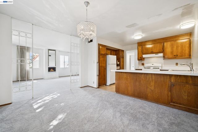 1701 Central Ave R, Alameda, CA 94501