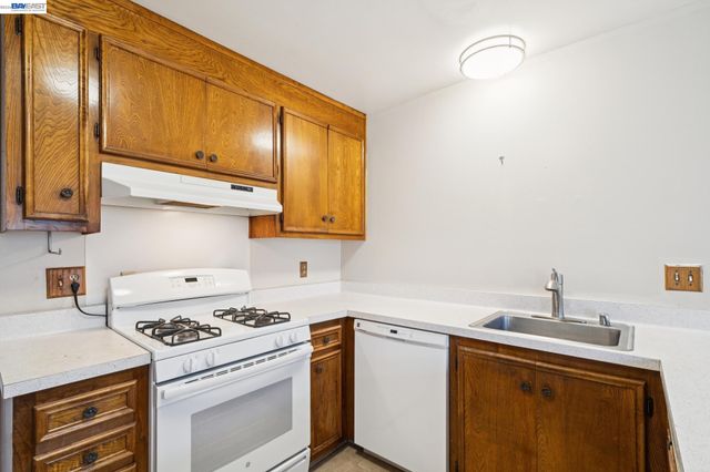 1701 Central Ave R, Alameda, CA 94501