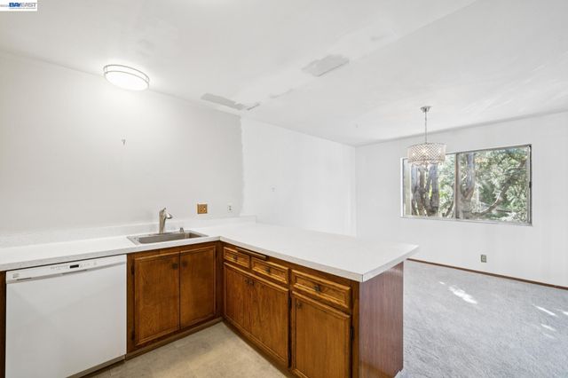 1701 Central Ave R, Alameda, CA 94501