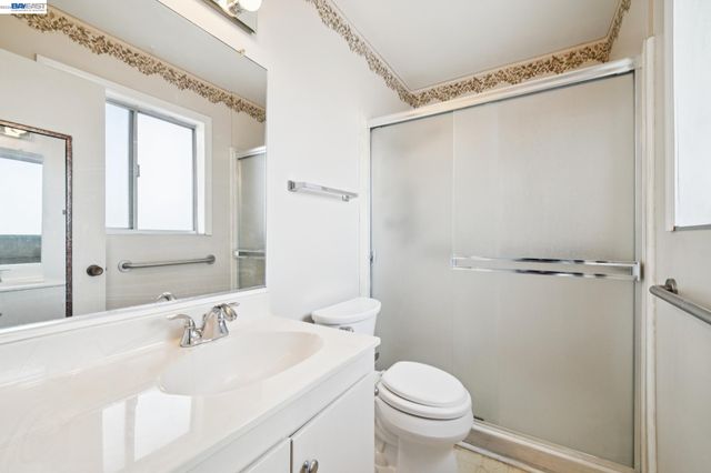 1701 Central Ave R, Alameda, CA 94501