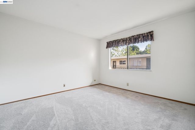 1701 Central Ave R, Alameda, CA 94501