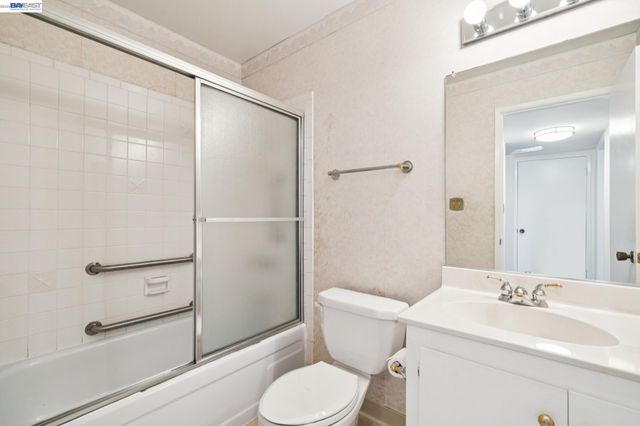 1701 Central Ave R, Alameda, CA 94501