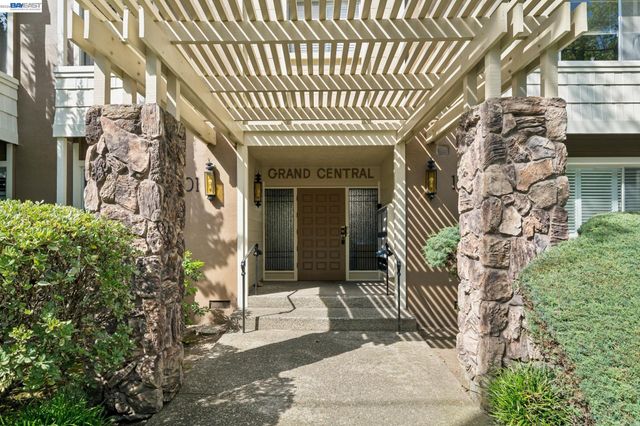 1701 Central Ave R, Alameda, CA 94501