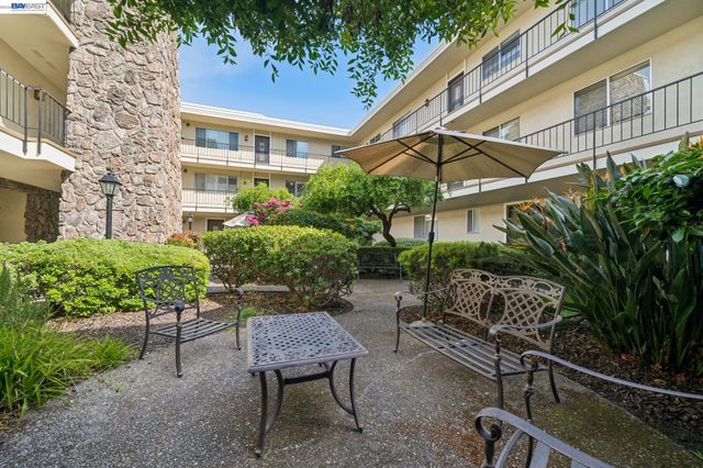 1701 Central Ave R, Alameda, CA 94501
