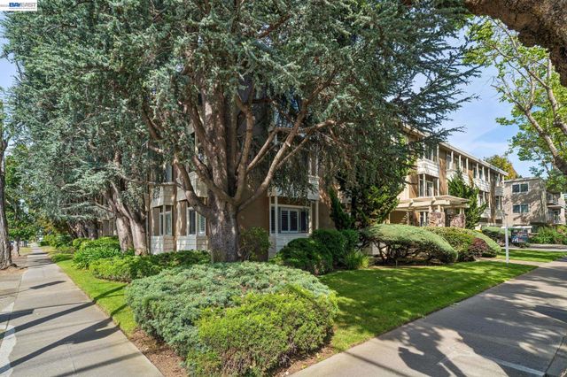 1701 Central Ave R, Alameda, CA 94501