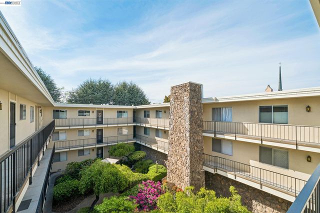 1701 Central Ave R, Alameda, CA 94501