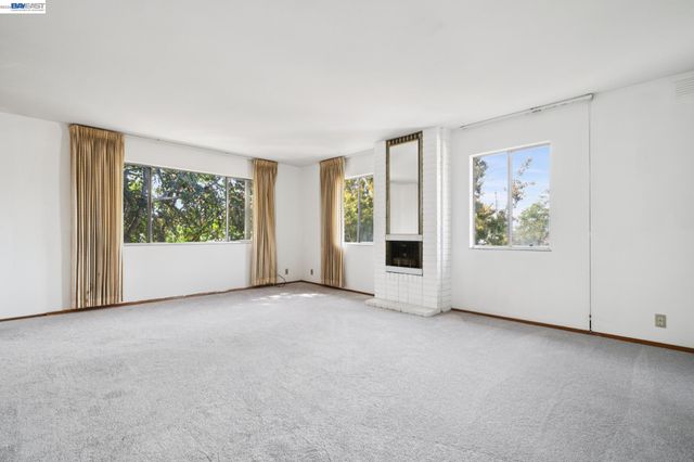 1701 Central Ave R, Alameda, CA 94501