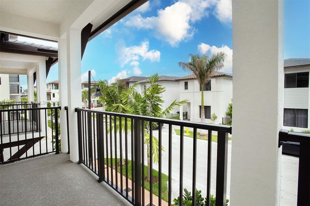 8160 NW 42nd St, Doral, FL 33166