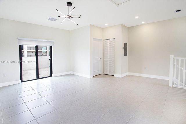 8160 NW 42nd St, Doral, FL 33166