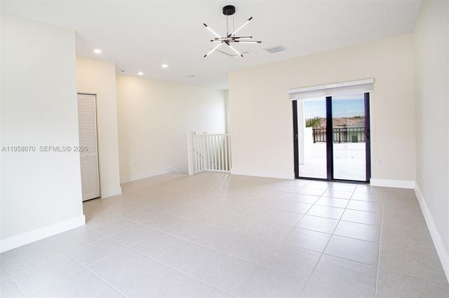 8160 NW 42nd St, Doral, FL 33166