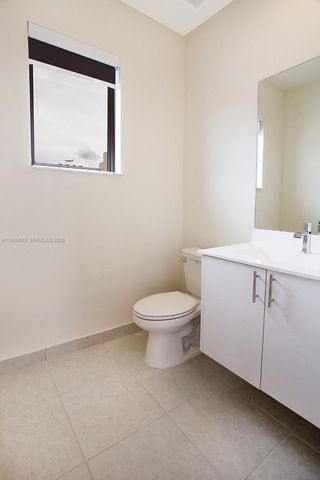 8160 NW 42nd St, Doral, FL 33166