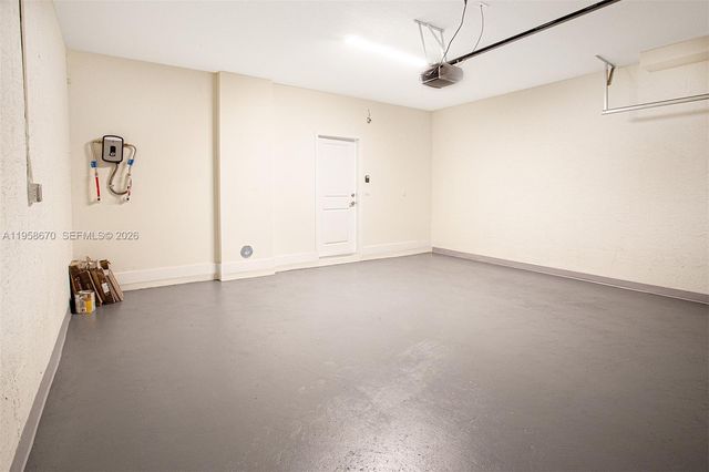 8160 NW 42nd St, Doral, FL 33166