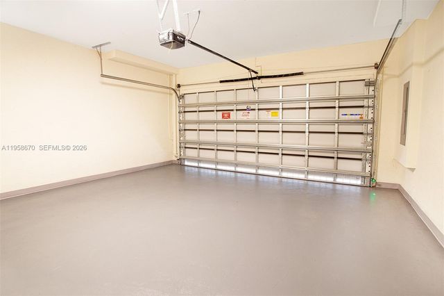 8160 NW 42nd St, Doral, FL 33166