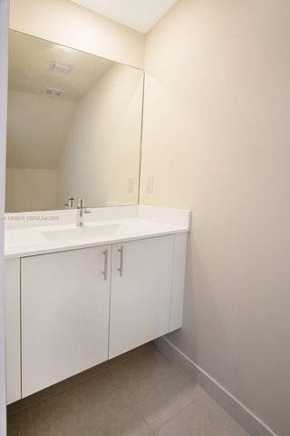 8160 NW 42nd St, Doral, FL 33166