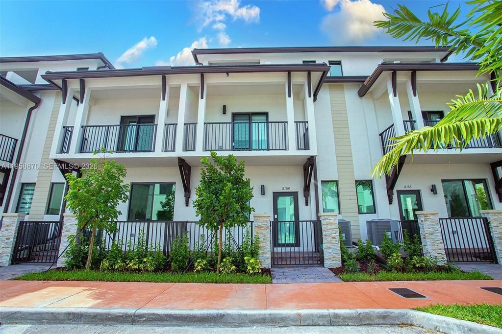 8160 NW 42nd St, Doral, FL 33166