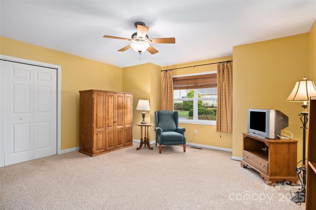 264 Charlestown Drive, Hendersonville, NC 28792