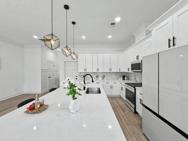 1985 Delaware Avenue, North Charleston, SC 29405