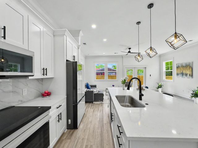 1985 Delaware Avenue, North Charleston, SC 29405
