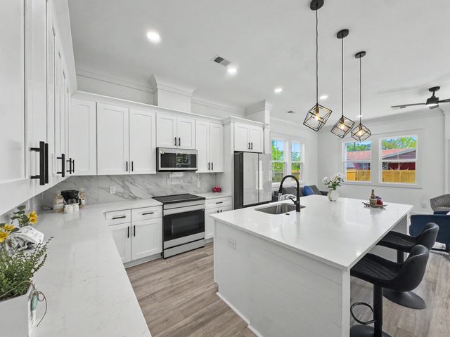 1985 Delaware Avenue, North Charleston, SC 29405