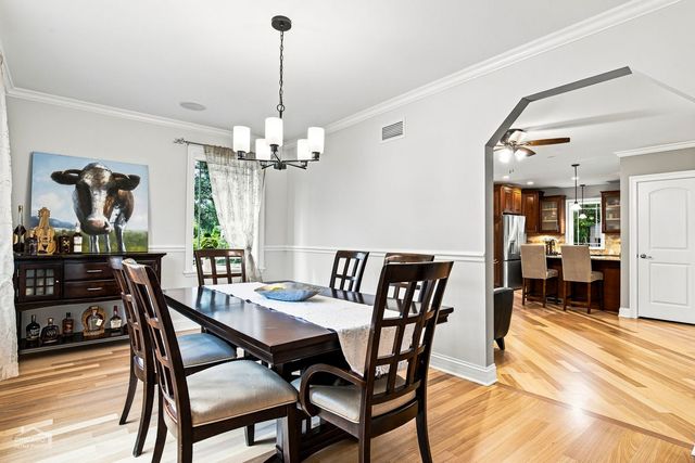 916 S I Oka Avenue, Mount Prospect, IL 60056