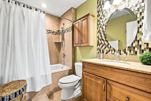 916 S I Oka Avenue, Mount Prospect, IL 60056