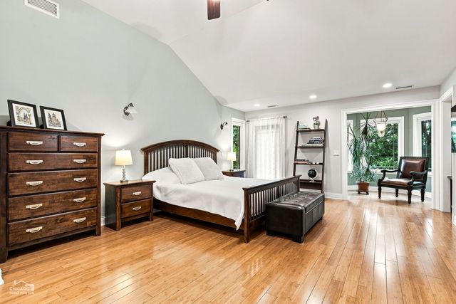 916 S I Oka Avenue, Mount Prospect, IL 60056