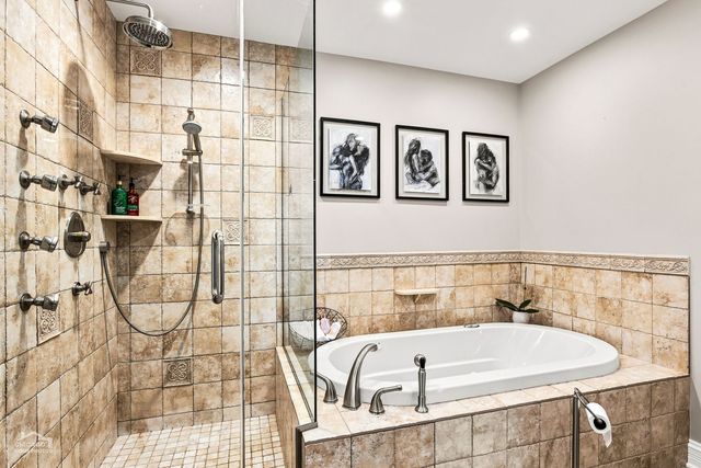 916 S I Oka Avenue, Mount Prospect, IL 60056