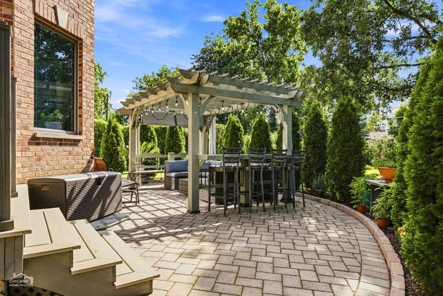 916 S I Oka Avenue, Mount Prospect, IL 60056