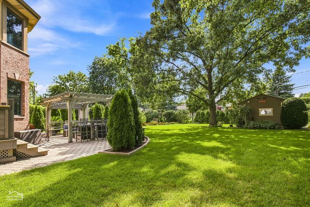 916 S I Oka Avenue, Mount Prospect, IL 60056