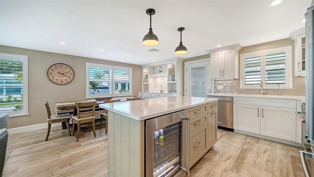 6140 MIDNIGHT PASS ROAD B6, Sarasota, FL 34242