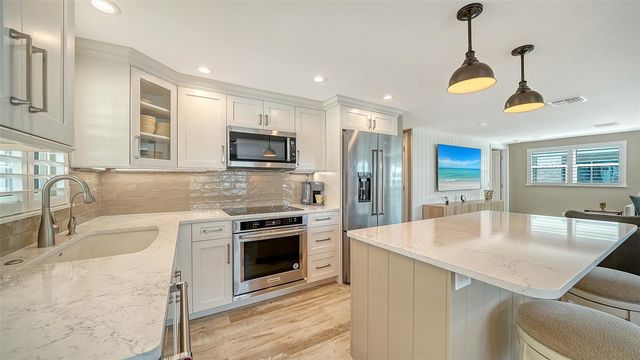 6140 MIDNIGHT PASS ROAD B6, Sarasota, FL 34242