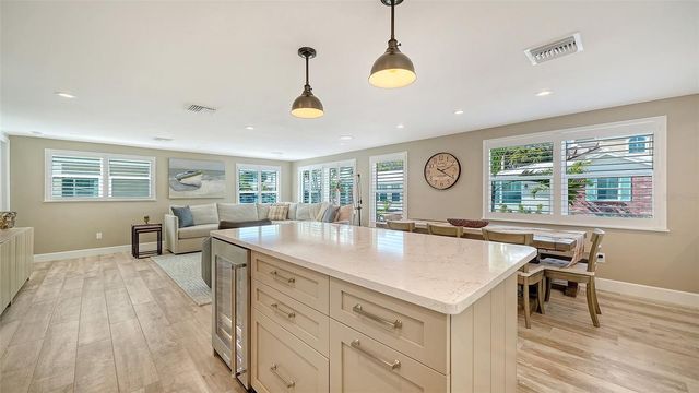 6140 MIDNIGHT PASS ROAD B6, Sarasota, FL 34242