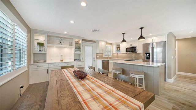 6140 MIDNIGHT PASS ROAD B6, Sarasota, FL 34242