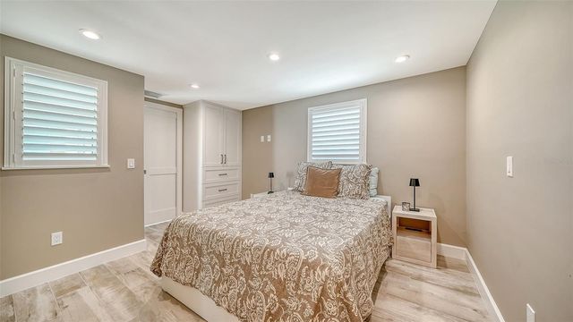 6140 MIDNIGHT PASS ROAD B6, Sarasota, FL 34242