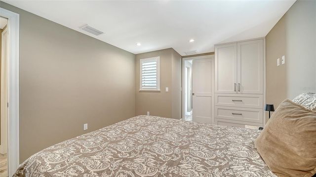 6140 MIDNIGHT PASS ROAD B6, Sarasota, FL 34242