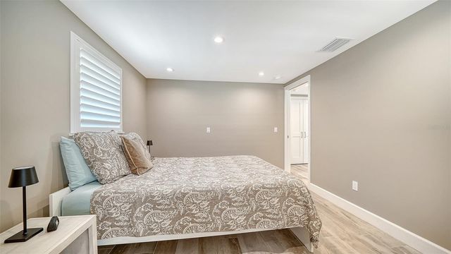 6140 MIDNIGHT PASS ROAD B6, Sarasota, FL 34242