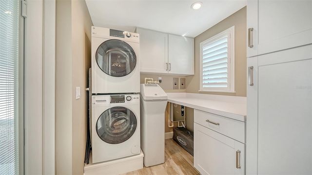 6140 MIDNIGHT PASS ROAD B6, Sarasota, FL 34242