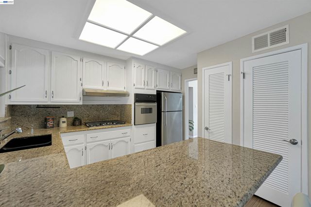 2333 Darwin St, Hayward, CA 94545
