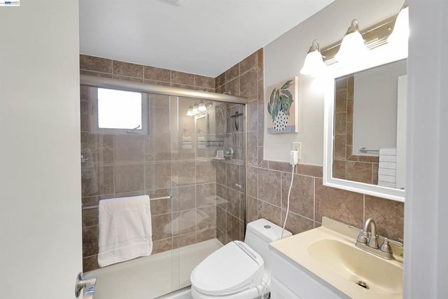 2333 Darwin St, Hayward, CA 94545