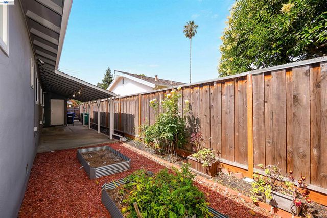 2333 Darwin St, Hayward, CA 94545