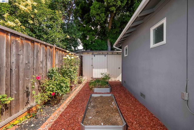 2333 Darwin St, Hayward, CA 94545