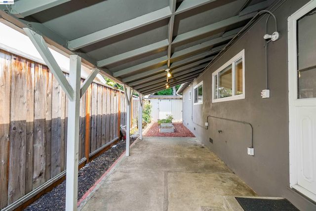 2333 Darwin St, Hayward, CA 94545