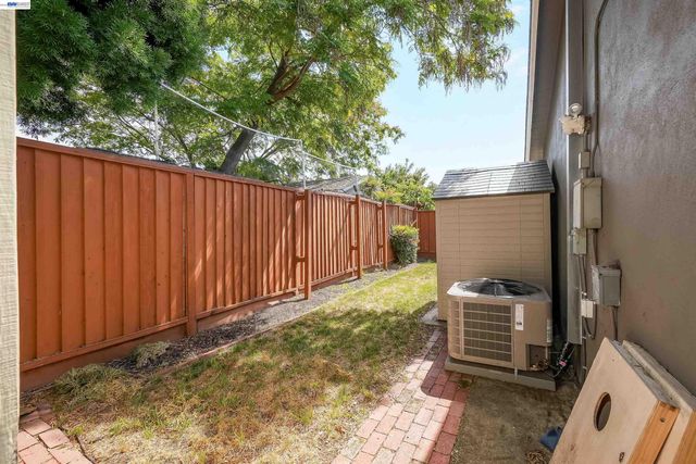 2333 Darwin St, Hayward, CA 94545