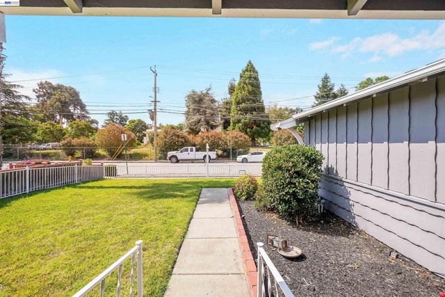 2333 Darwin St, Hayward, CA 94545