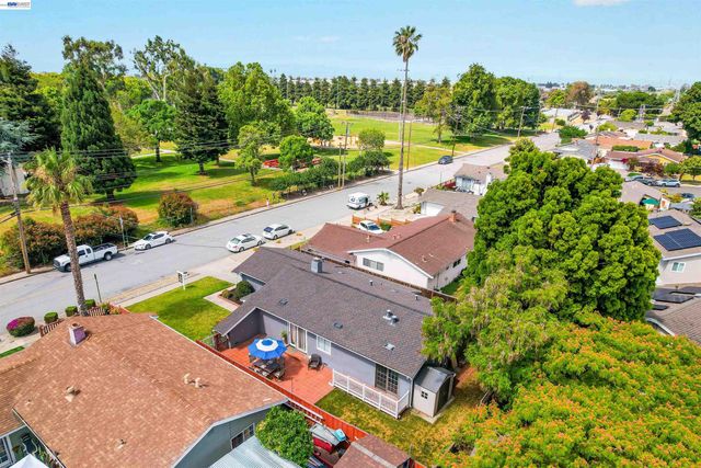 2333 Darwin St, Hayward, CA 94545