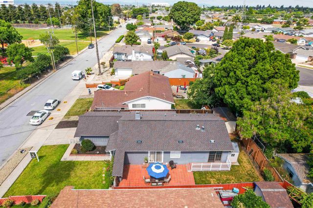2333 Darwin St, Hayward, CA 94545