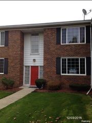 25332 Shiawasee Circle 105, Southfield, MI 48033