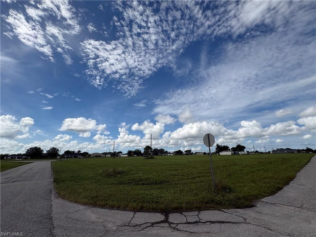 Image 2 of property listing at 2212 NE 16th TER, Cape Coral, FL 33909