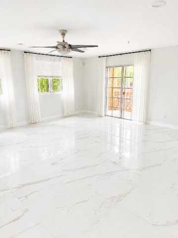 620 NE 7TH Avenue 620, Fort Lauderdale, FL 33304